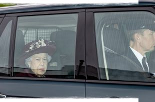 The Queen Visit A Public Church For The First Time In 18 Months