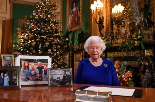 The Queen's Annual Christmas Day Speech Will Be 'Particularly Personal'