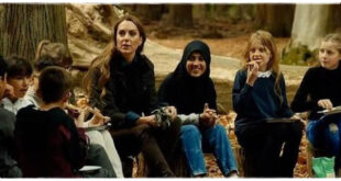 Princess Kate baking bread on a campfire and playing with children in a heartwarming autumn video